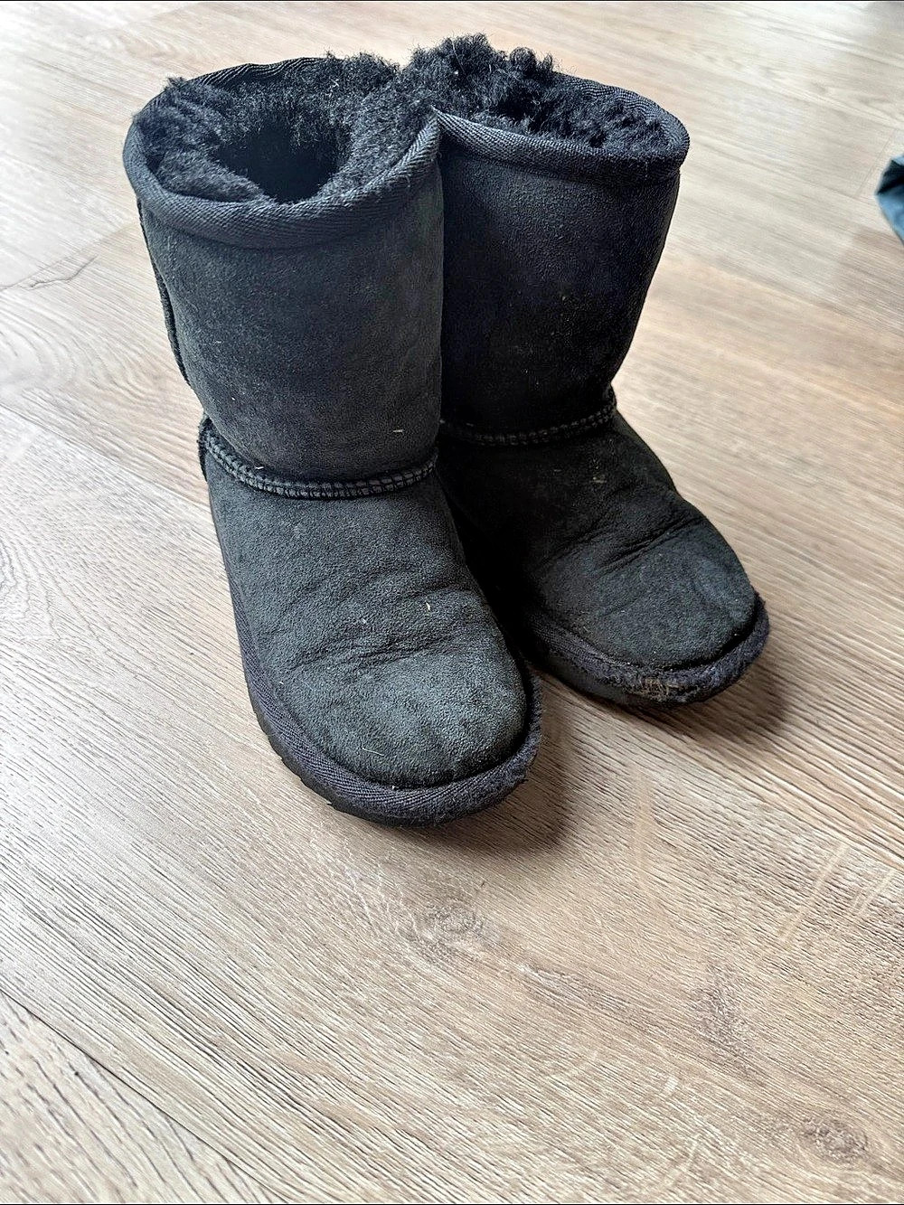 UGG Kids Black Shearling-Lined Boots US 11